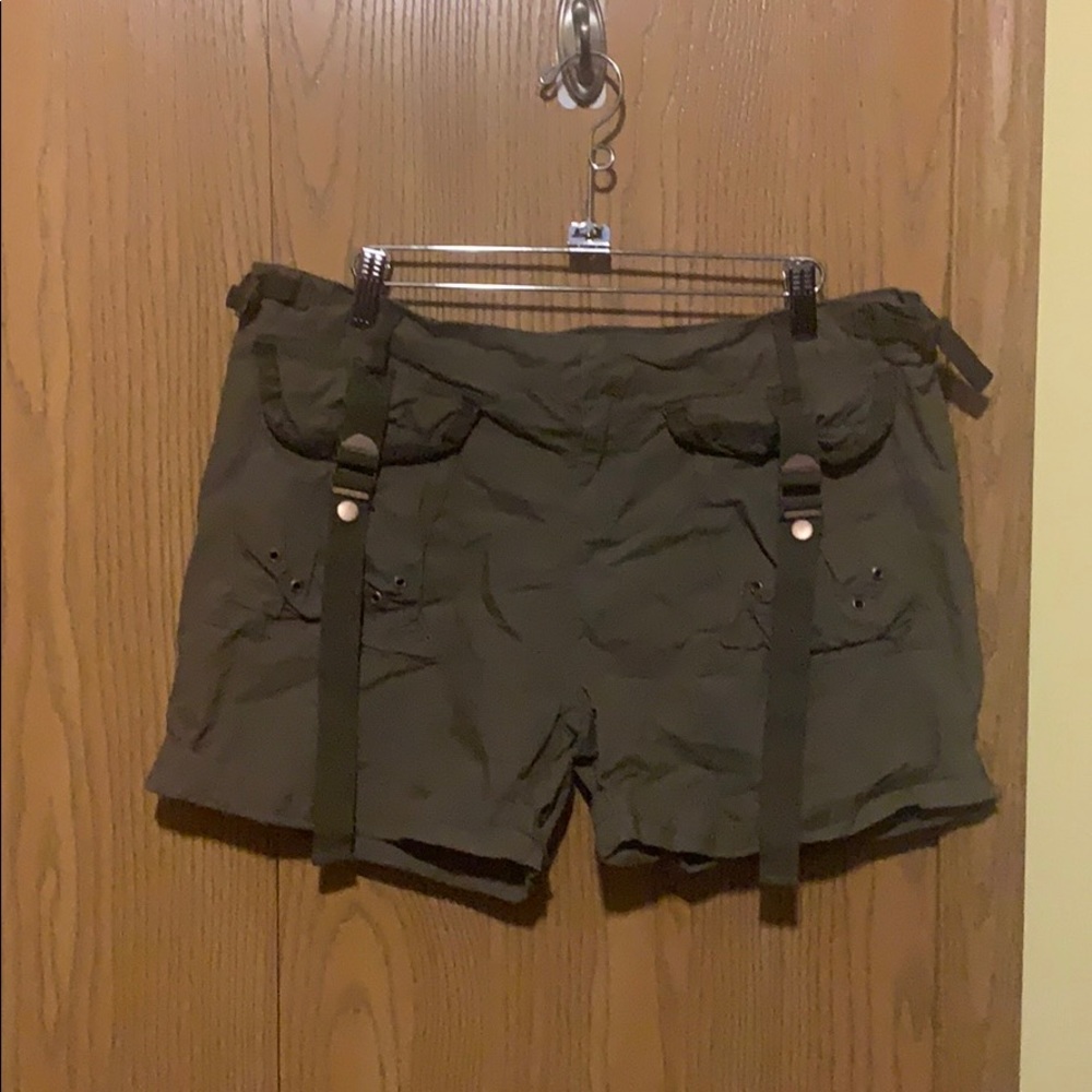 Olive green with band strips pockets